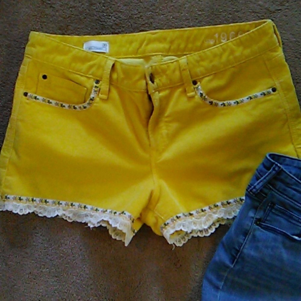 Bundle of Universal Thread and Gap Shorts - Picture 2 of 13